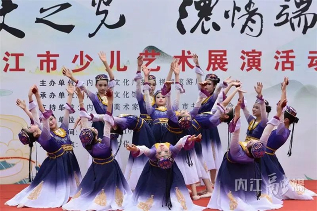 妙笔丹心！端午佳节，内江“小书画家们”90米长卷绘山河