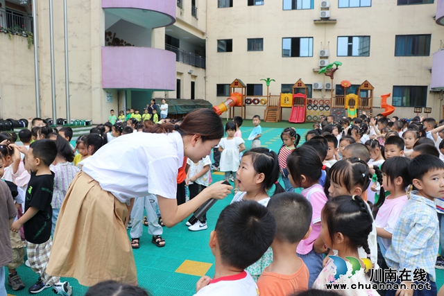 叙永县永宁幼儿园开展“防范极端天气，安全时刻牢记”安全教育