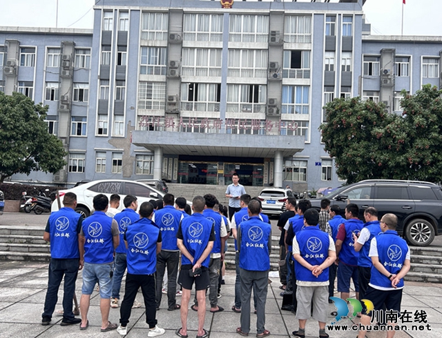 合江县荔江司法所组织社区矫正对象开展集中公益劳动