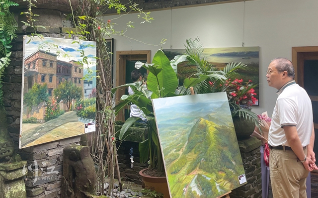 市民可观展丨泸州66岁画家身患癌症，好友为他办了一场个人画展