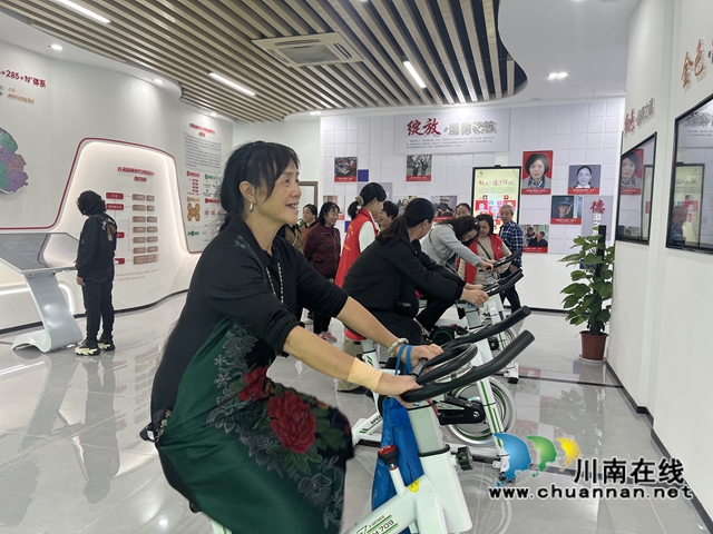 群众到古蔺县新时代文明实践中心体验互动项目.jpg