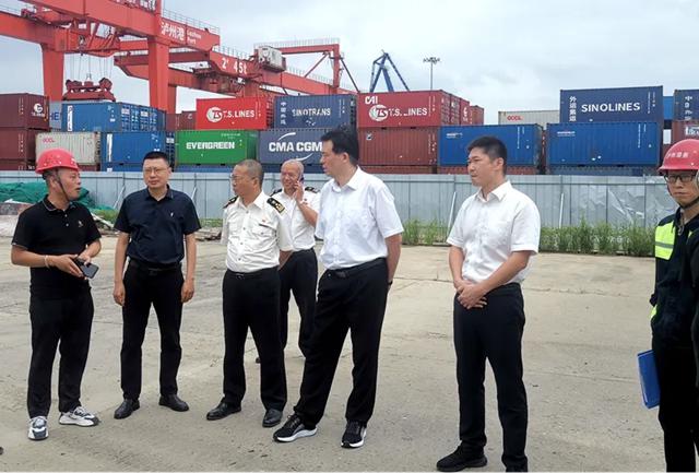泸州市口岸物流办党组书记李智督导泸州港铁路海关监管场建设