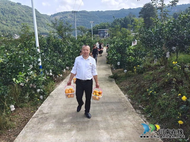 四川省2024年优秀党务工作者李强： 双新村群众的幸福生活才刚刚开始！