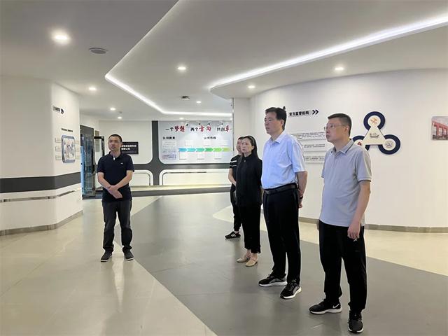 泸州市口岸物流办党组书记李智调研“长江眼”