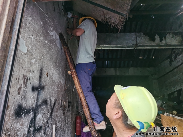 龙马潭区小市街道杜家街社区开展再生资源回收场所用电安全检查