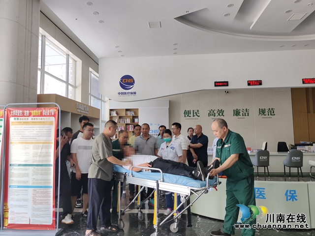 建军节暖心救援！龙马潭区鱼塘街道党员志愿者共筑生命防线
