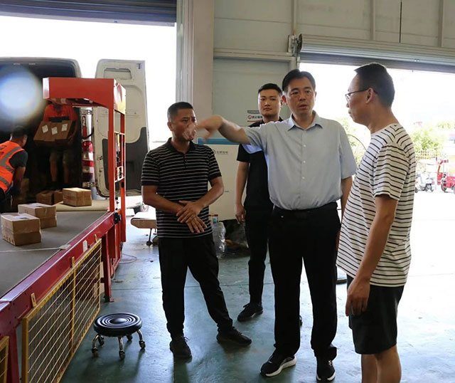 泸州市口岸物流办党组书记李智带队开展仓储物流业安全生产督导检查(图2) 2.jpg