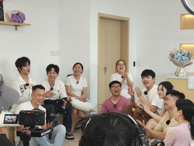 《乐在旅途》第二季本周六开播!跟着周深、胡夏玩转泸州(图5) 微信图片_20240815101429.jpg