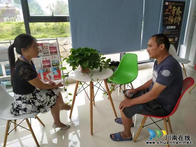 泸县玉蟾街道｜人大代表严萍：植根群众 以心换心 共筑美好家园  