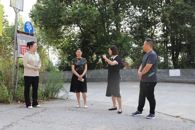 泸县人大常委会副主任罗晓玲到天兴镇督导当前重点工作
