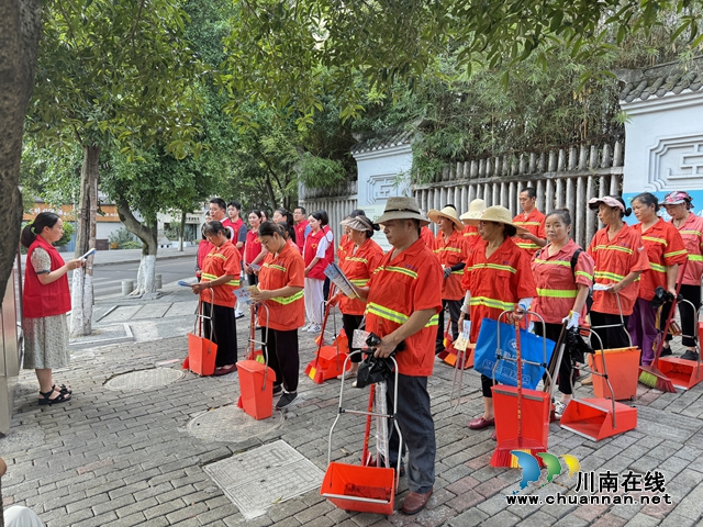 工商银行泸州分行积极参与“悠悠夏日长 高温送清凉”志愿服务活动