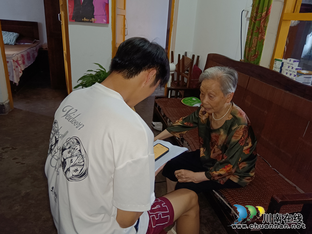 江阳区大山坪街道康华苑社区：全力推进高温探访，确保老人安然度夏
