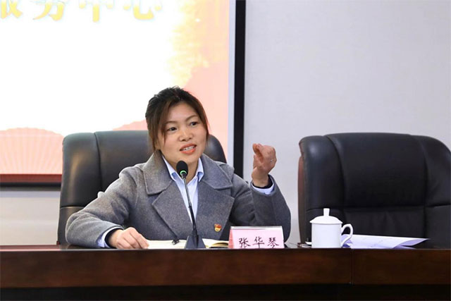 初心如磐　笃行致远┃泸州市记二等功公务员、高新区企业服务局局长张华琴