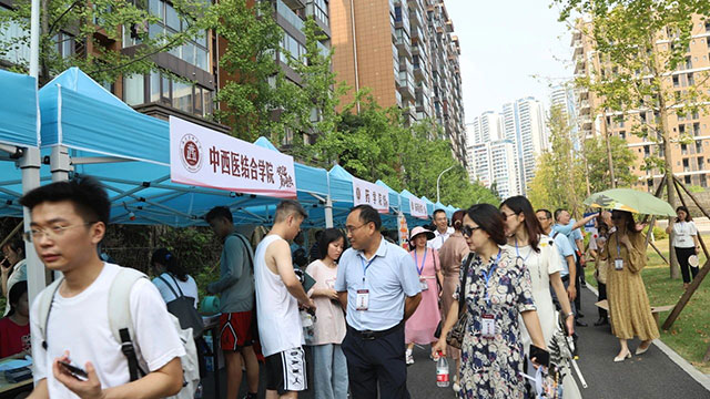 【开学季】萌新报到,最小大学生只有15岁!(图2) 2.jpg