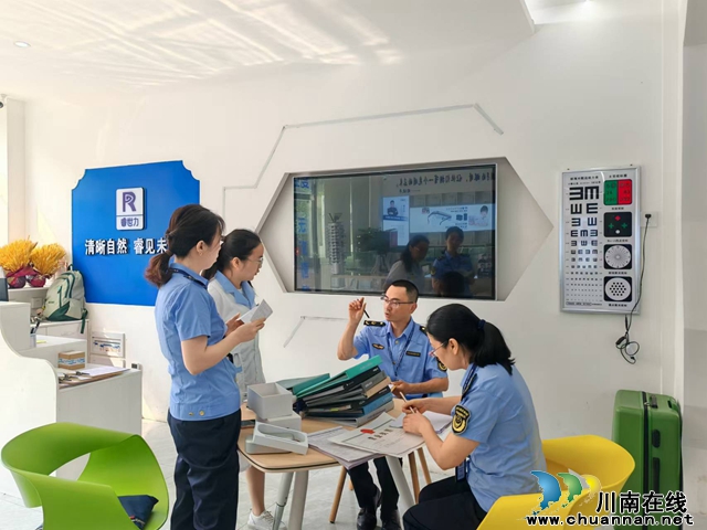 上门报务3（戴庆摄）.jpg