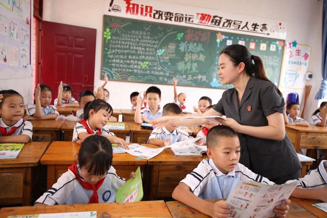 法润春芽·“未”你而来┃龙马潭区法院“开学第一课”送法进校园关爱留守儿童(图2) 微信图片_20240912092433.jpg
