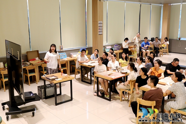 龙马潭：青年夜校做月饼, 共“品”团圆