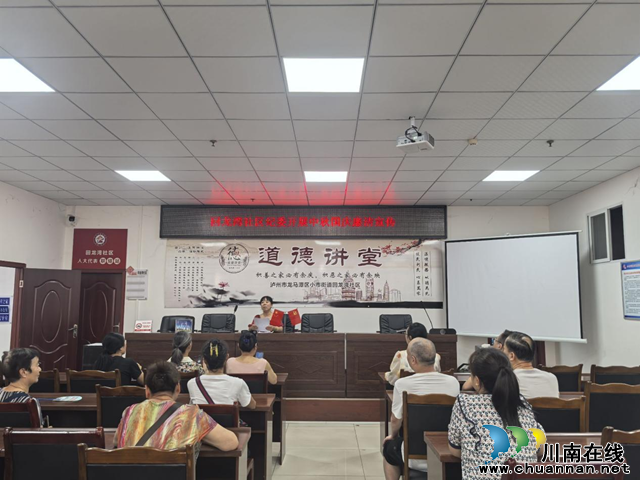 龙马潭区小市街道回龙湾社区纪委开展中秋国庆廉洁宣传
