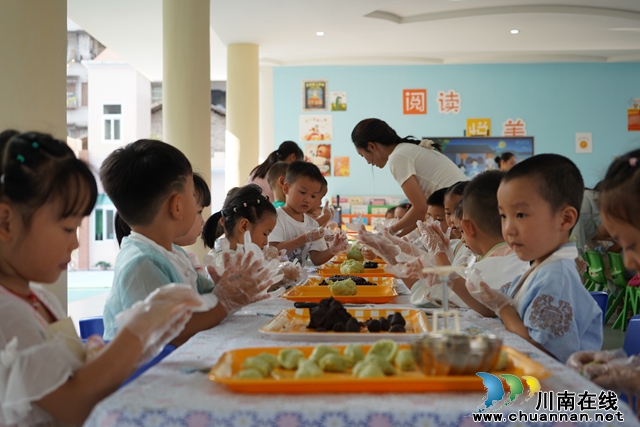 叙永县叙永镇东城幼儿园举行中秋节主题活动