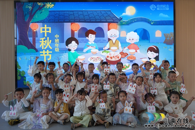 5.兔子灯合影.JPG