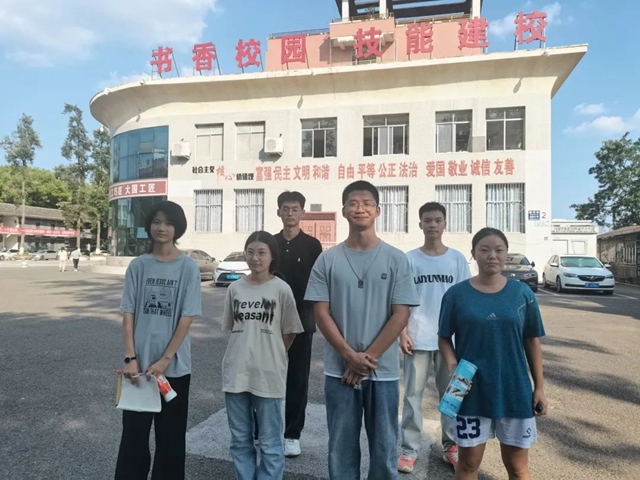为校园消费保“价”护航 | 泸县建校开展超市询价活动