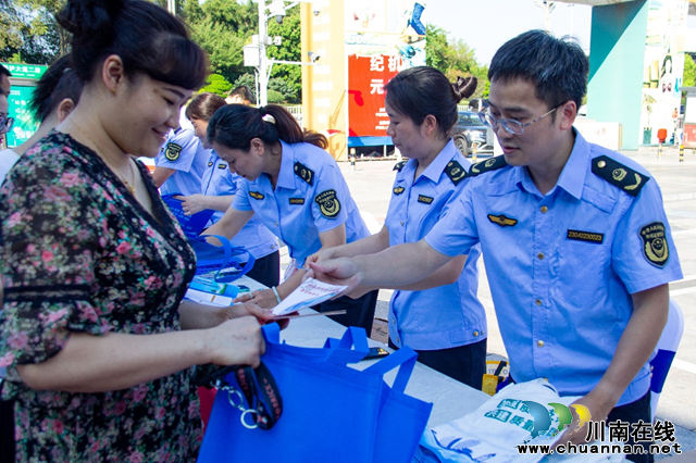 龙马潭区市场监管局组织全国“质量月”诚信教育宣传活动