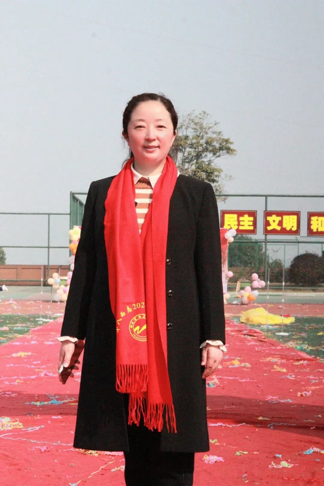 师者如光 | 董建华：学生心中的“知心姐姐”