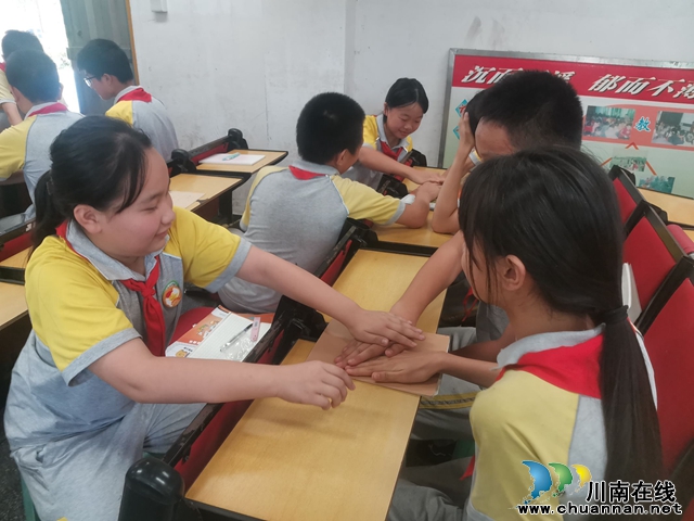 泸县青龙小学校开展心理健康专题辅导