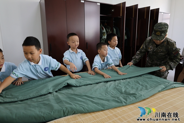 龙马潭：学生进军营，国防教育“零距离”