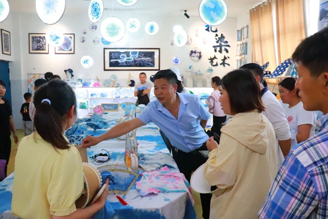 叙永县摩尼中心小学校：“扎”非遗之美，“染”五育之彩