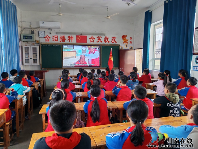 叙永银顶小学开展“爱满重阳，孝润童心”主题活动