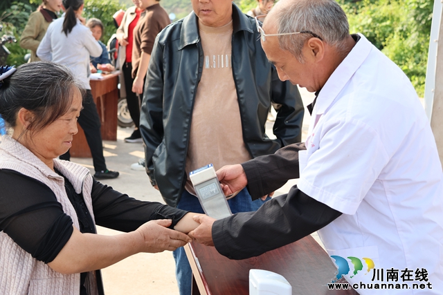 泸县立石镇：爱在金秋，情暖重阳