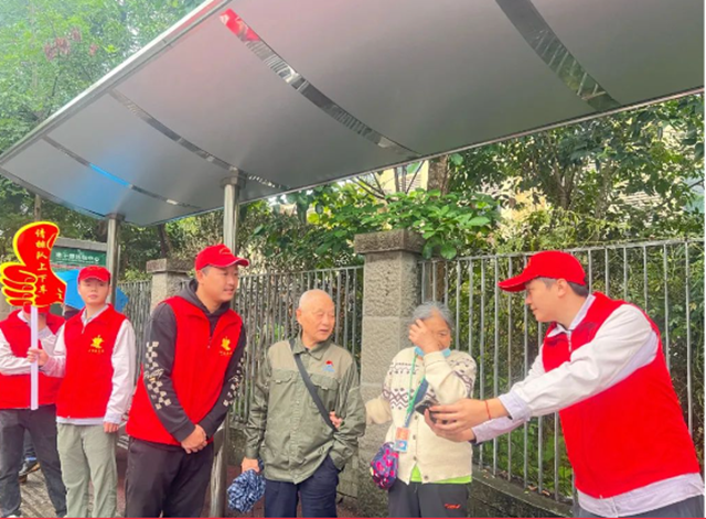 情满重阳｜泸州公交让敬老爱老在十米车厢传承弘扬