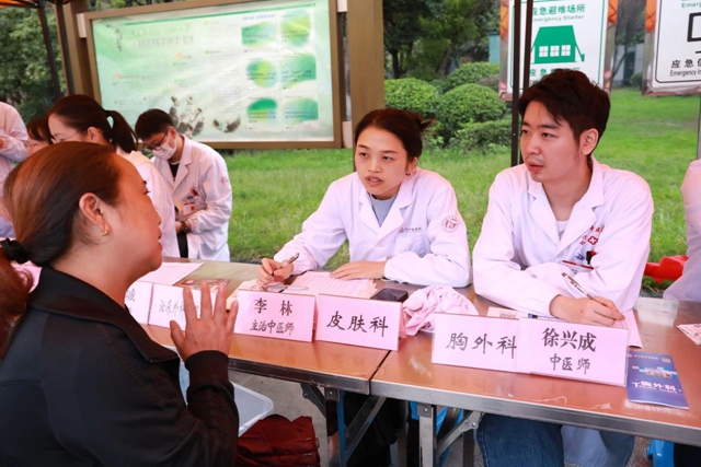 情暖重阳 敬老爱老 | 医院开展重阳节巡回诊疗活动!(图2) 微信图片_20241012115821.jpg