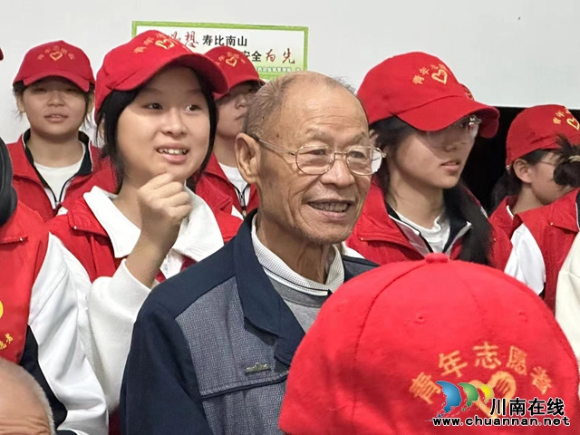 情满金秋，爱洒重阳｜泸县一中开展2024年重阳节敬老爱老活动