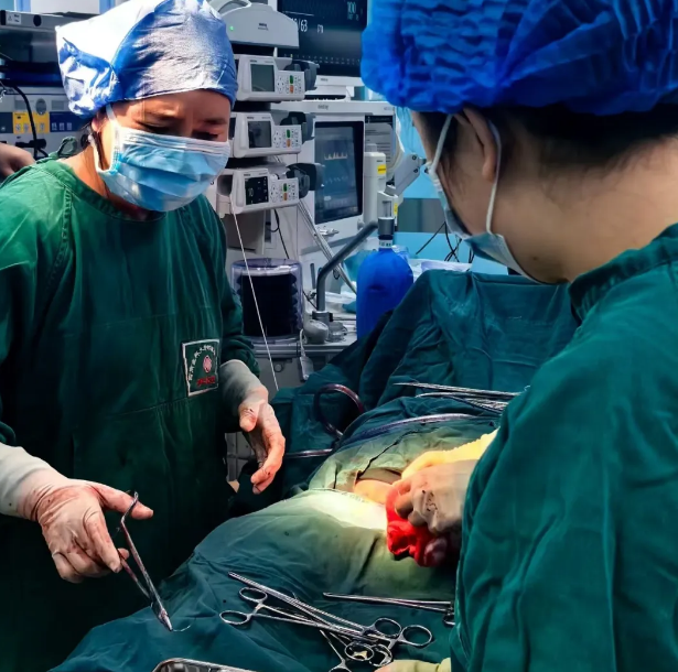 【点赞】生死时速，孕妈妈7分钟超快生产……