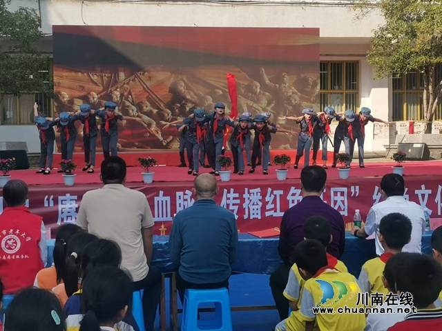 舞蹈表演《长征路上红旗飘》.jpg