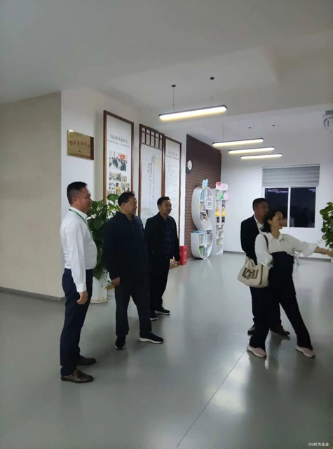 泸州市文联主席张合调研时为公司(图3) 3.jpg