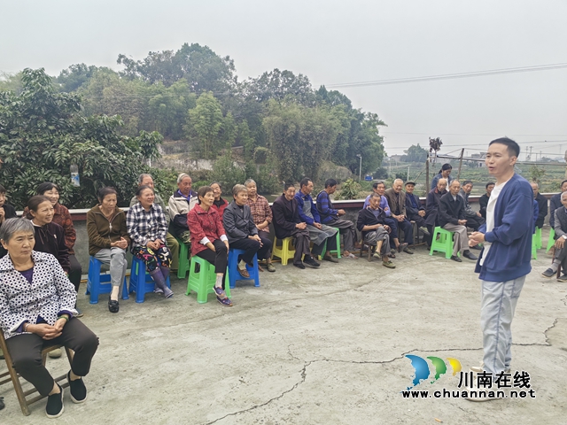 泸县云龙镇：驻村工作队开展院坝会传递党的声音