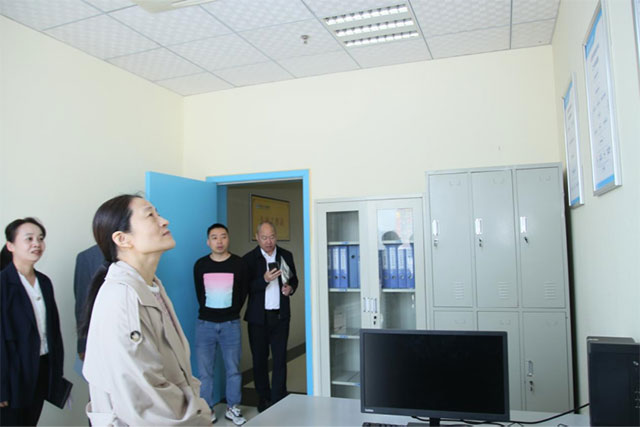 泸州市科协对泸州市人医市级专家工作站进行绩效评估考核