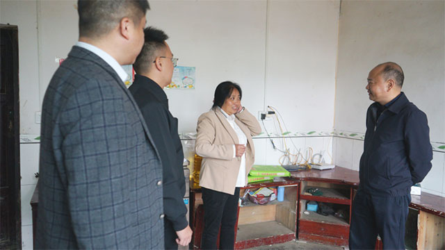 泸州公交集团党委书记李宏率队到帮扶村开展调研慰问工作(图5) 5.jpg