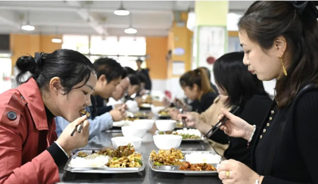 泸县建校举行2024年秋期膳食管理家长委员会成立大会暨学生食堂饭菜定价会(图7) 7.jpg