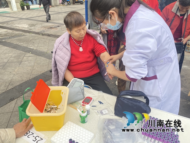 龙马潭区鱼塘街道望山坪社区开展传染性疾病筛查活动(图2) 2.jpg