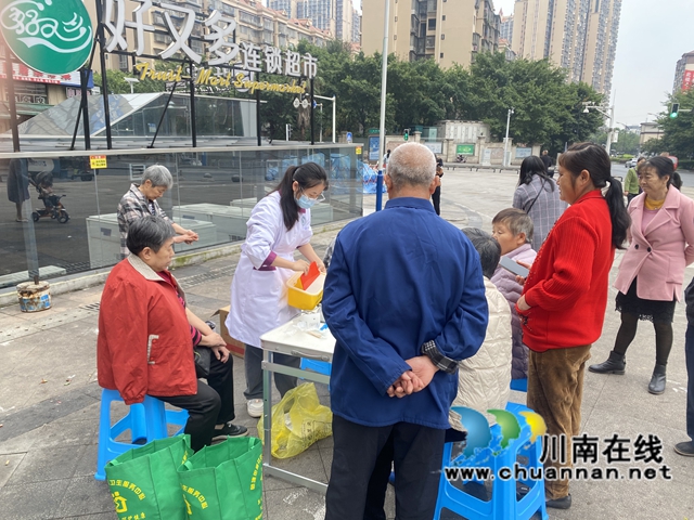 龙马潭区鱼塘街道望山坪社区开展传染性疾病筛查活动