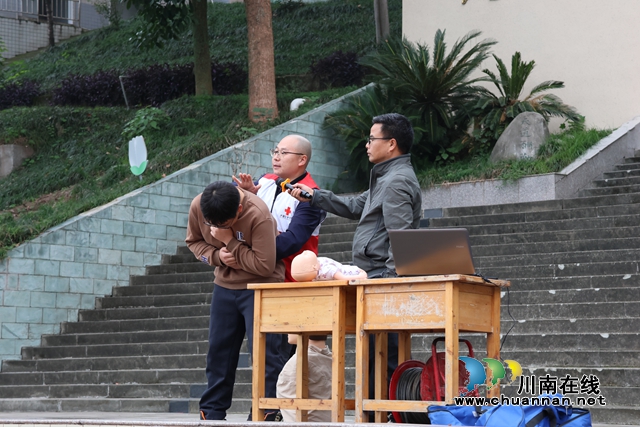 讲师.jpg