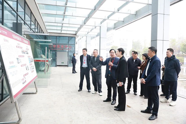 省中医药管理局领导到合江县中医医院调研中医药工作