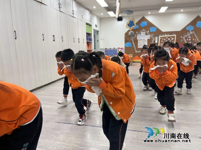 以“演”筑防，安全“童”行｜泸县惠济路幼儿园开展消防逃生演练活动