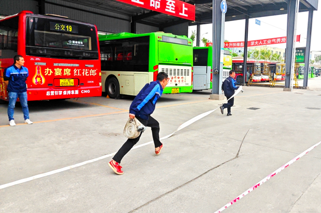 全民消防,生命至上|泸州公交集团开展消防宣传月系列活动(图4) 4.png