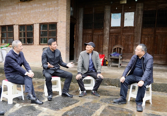泸州高新区党工委书记肖刚赴叙永县双河村开展驻村帮扶指导工作