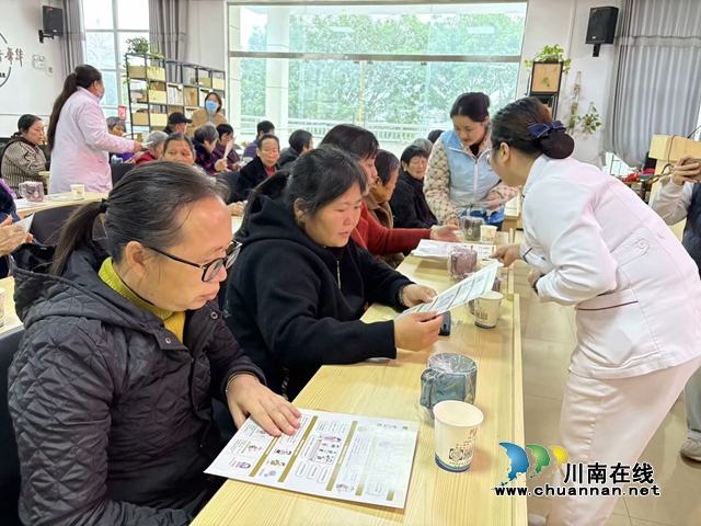 泸县玉蟾街道：中医保健高血压 共防慢性肺病